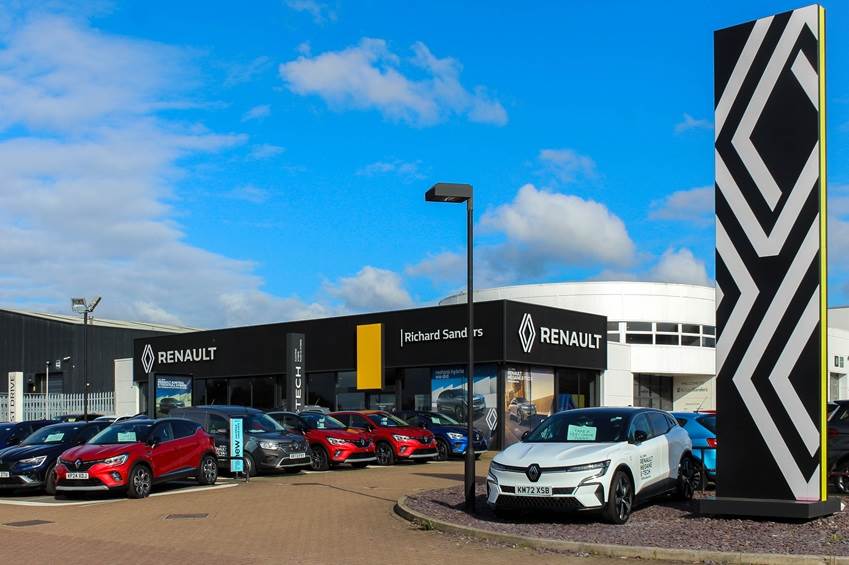 Richard Sanders Renault Northampton dealership image